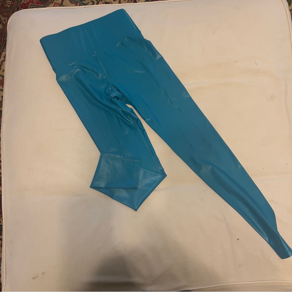Size Small waxy/shinny Carbon brand. Never been worn!
